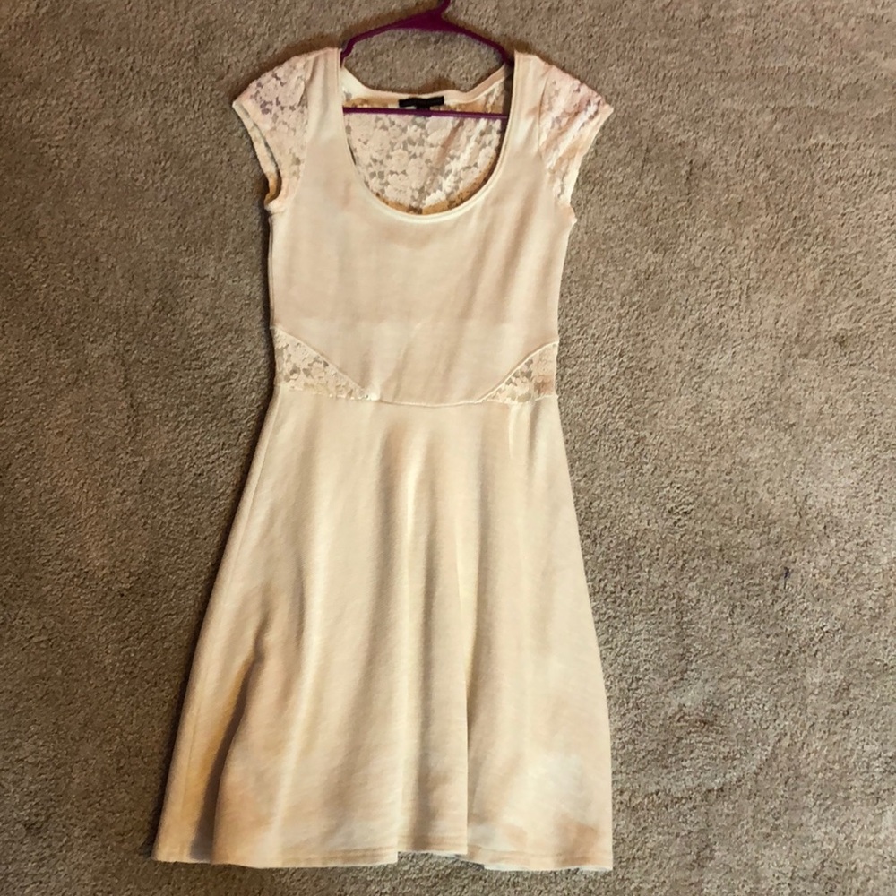White dress w lace
